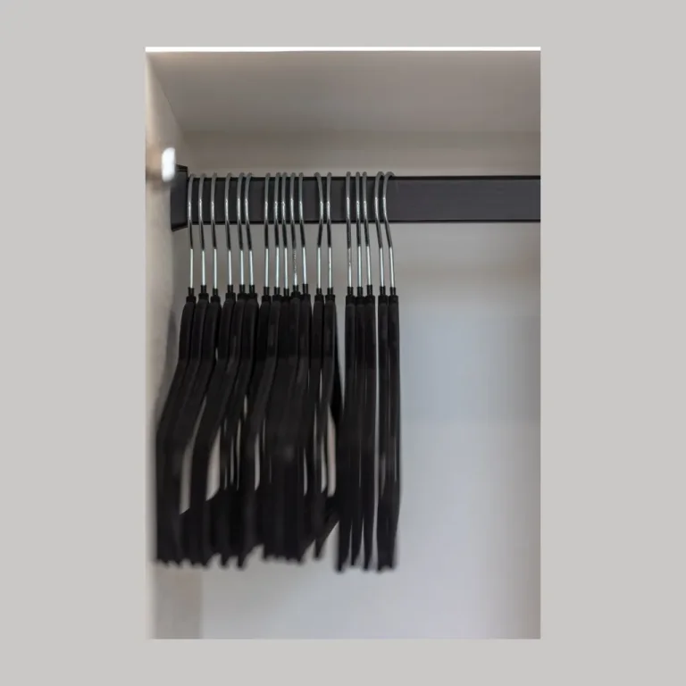 ADJUSTABLE WARDROBE TUBE SUPPORT